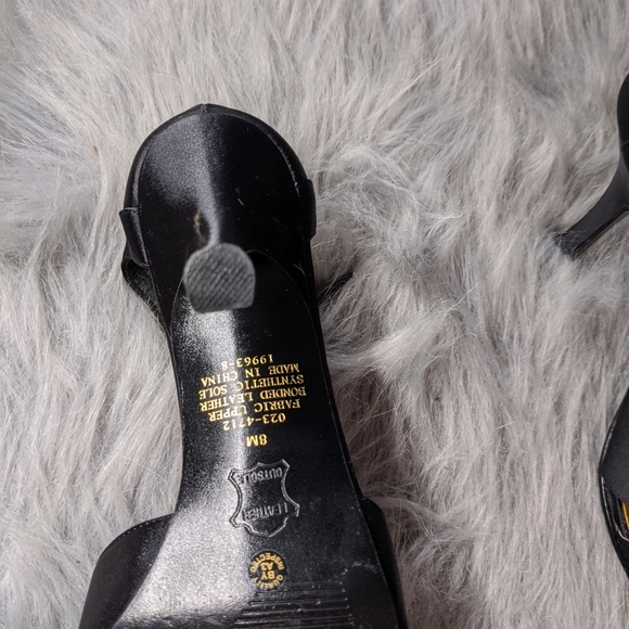 Sandals / Heels - Picture 4 of 8